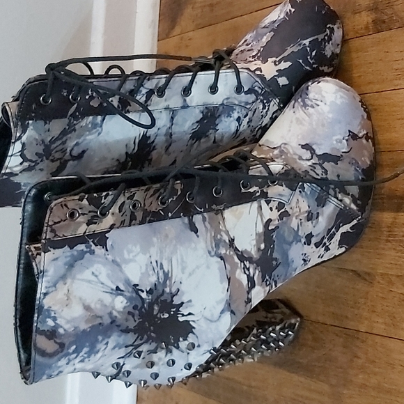 Studded Hells - Picture 2 of 3